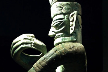 Sanxingdui: Tajemné naleziště, které přepisuje dějiny Číny Sanxingdui: Tajemné naleziště, které přepisuje dějiny Číny